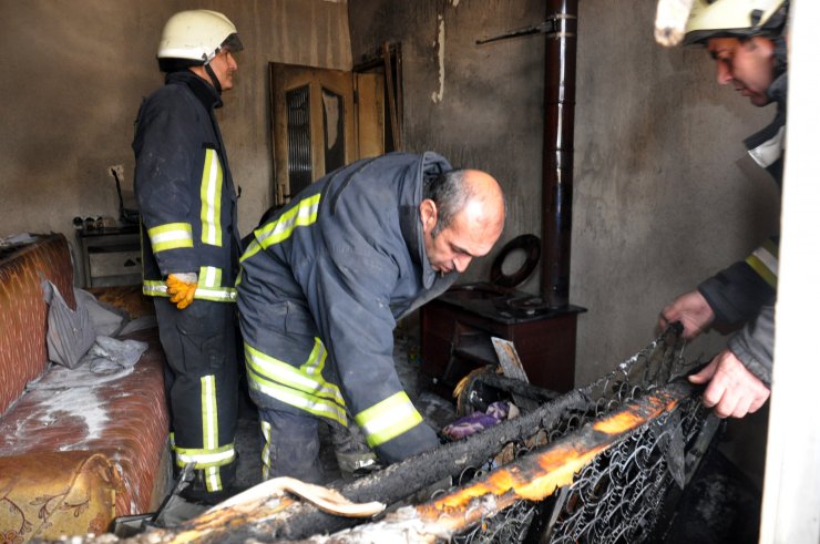 Kendini alevlerin içine attı 5 aylık bebeğİ kurtardı!