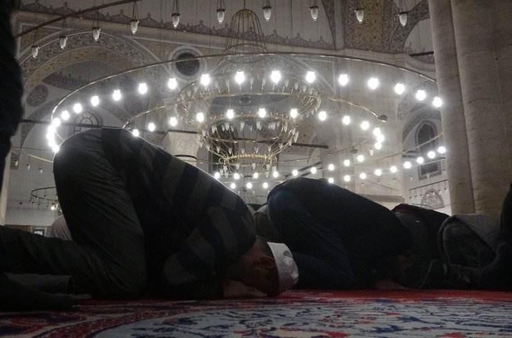 Konya'da 2 yıl aradan sonra camiler doldu taştı