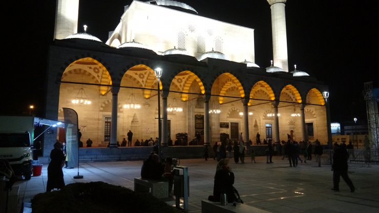 Konya'da 2 yıl aradan sonra camiler doldu taştı