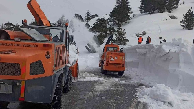 Konya’da 5 aydır kapalı olan yolu açmak için çalışma başlatıldı