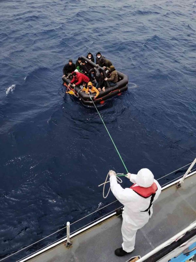 Marmaris’te 19 düzensiz göçmen kurtarıldı