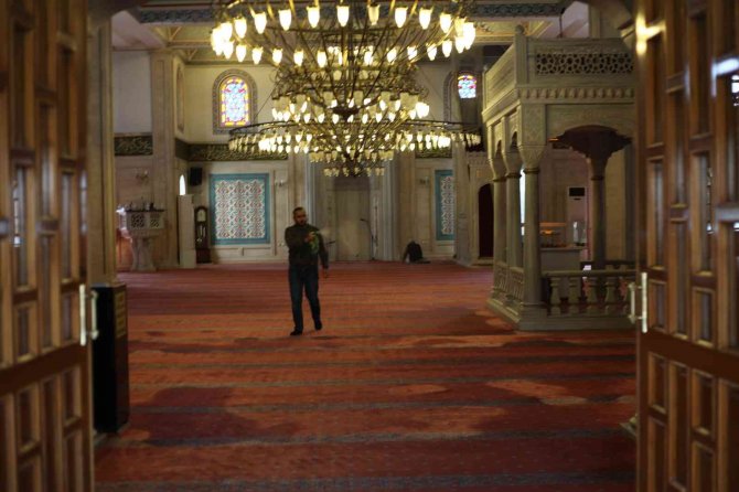 Konya’da camiler teravih namazına hazır