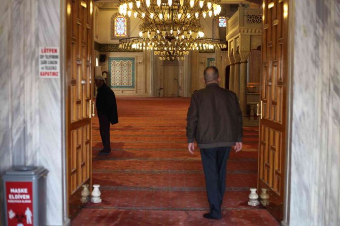 Konya’da camiler teravih namazına hazır