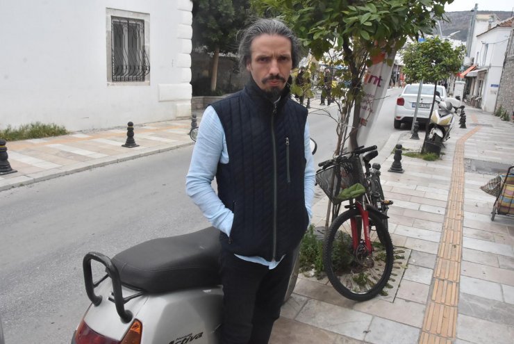 'Satın alacağım' deyip denemek istediği motosikleti çaldı; o anlar kamerada