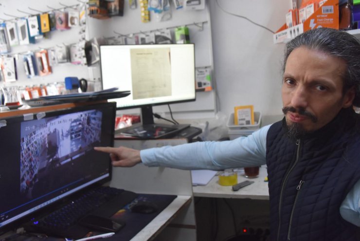 'Satın alacağım' deyip denemek istediği motosikleti çaldı; o anlar kamerada