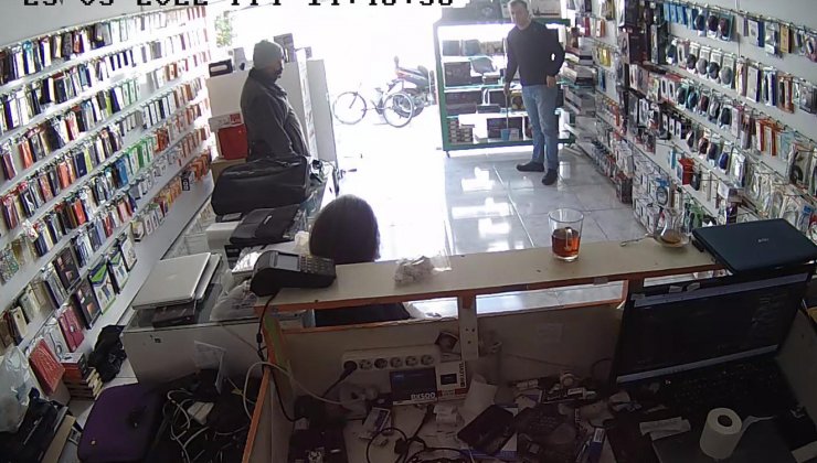 'Satın alacağım' deyip denemek istediği motosikleti çaldı; o anlar kamerada