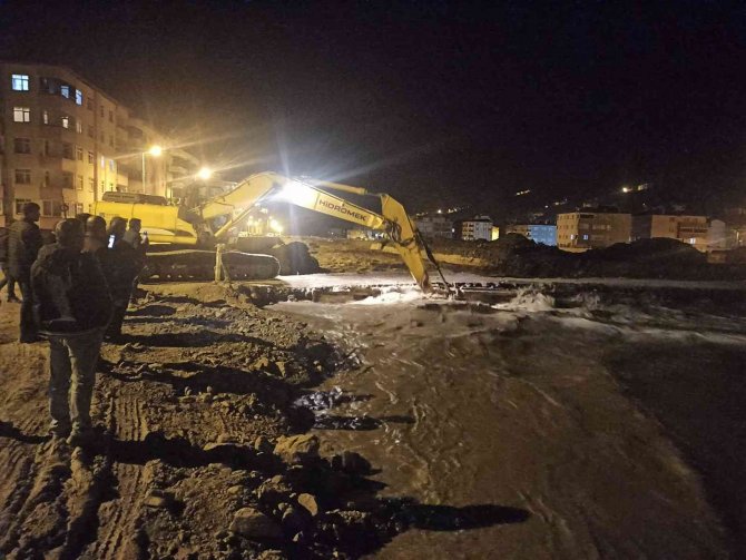 Sel felaketinin yaşandığı Bozkurt’ta kar sularının erimesiyle Ezine çayı taştı