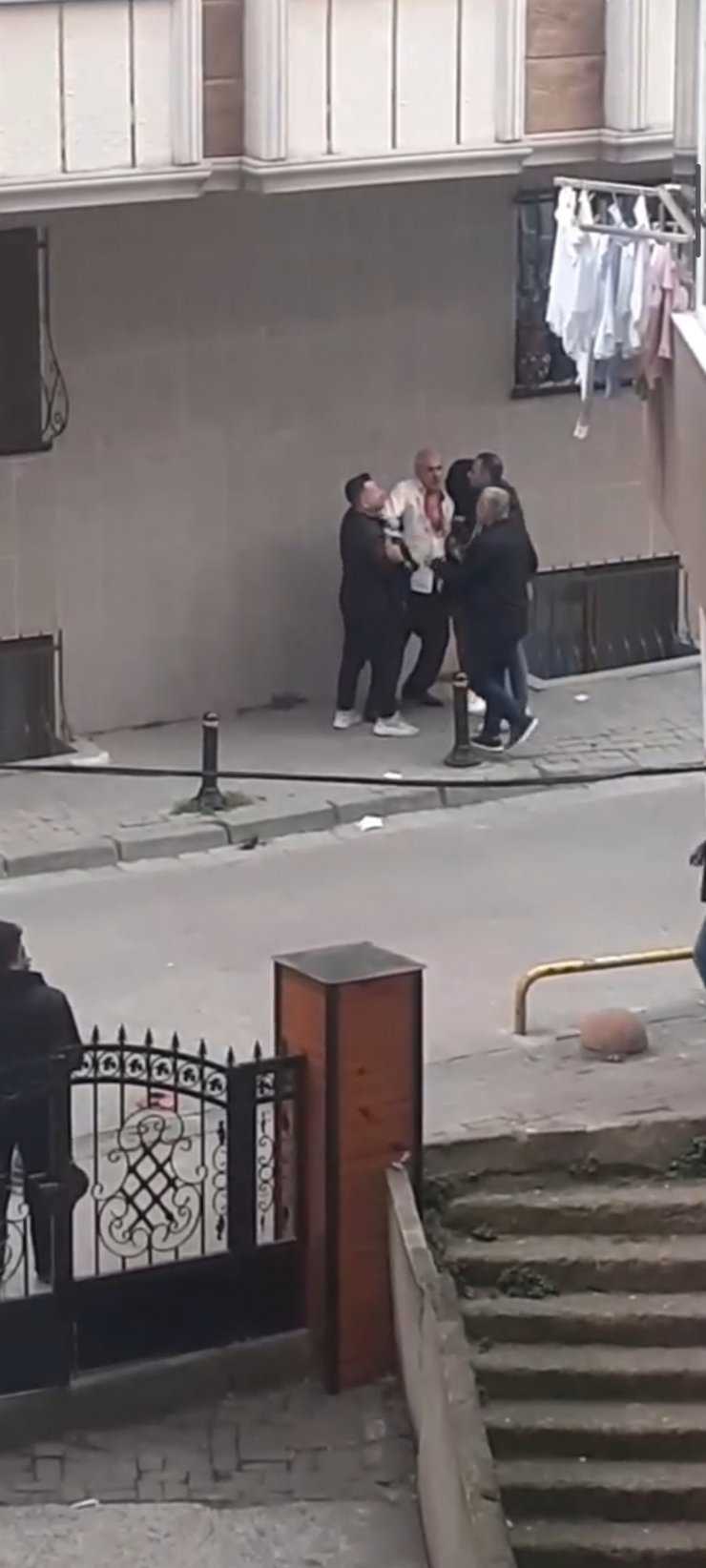 Tabureli, bıçaklı ve sopalı kavga kamerada 