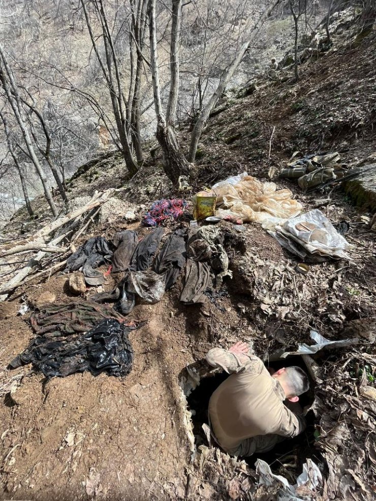 Teröristlerin kullandığı 7 sığınak imha edildi