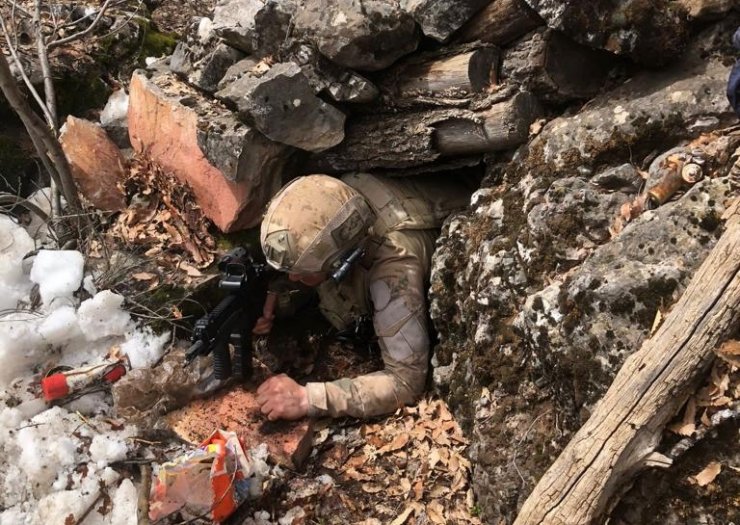 Teröristlerin kullandığı 7 sığınak imha edildi