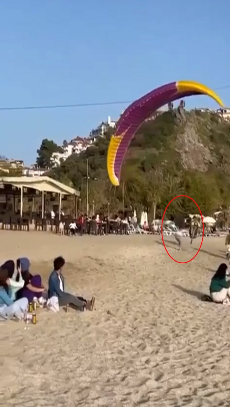 Yamaç paraşütçüsü sahilde kadına çarptı
