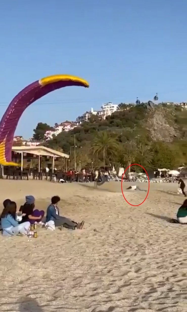 Yamaç paraşütçüsü sahilde kadına çarptı