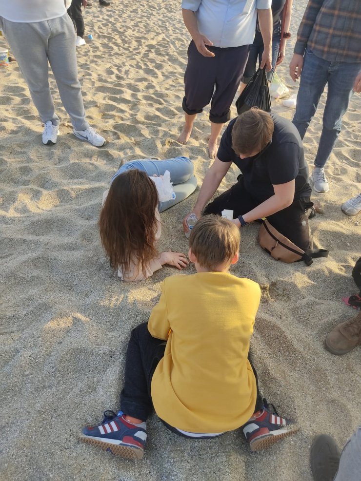 Yamaç paraşütçüsü sahilde kadına çarptı