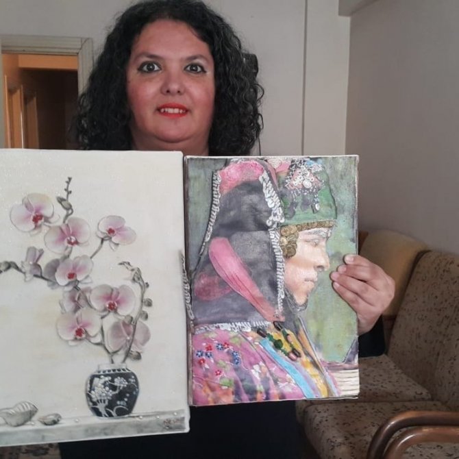 Yaptığı eserlerin geliri ile ihtiyaç sahiplerine yardımda bulunuyor