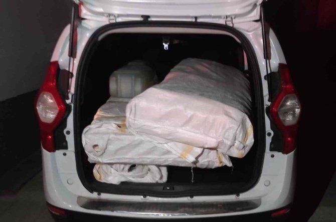 18 düzensiz göçmen ve bir organizatör yakalandı