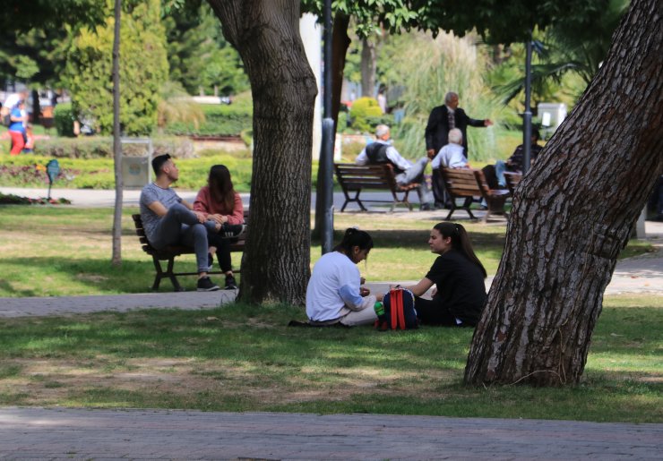 Adana'da termometreler 33 dereceyi gösterdi