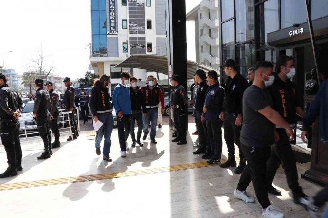 Adliyeye sevk edilen husumetli ailelerden 8 kişi tutuklandı