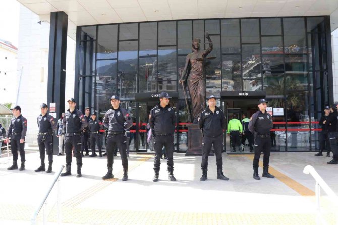 Adliyeye sevk edilen husumetli ailelerden 8 kişi tutuklandı