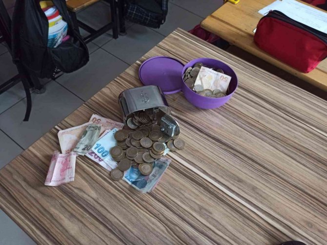 Bir yıl boyunca harçlıklarını biriktirdiler, yardım kampanyası düzenlediler