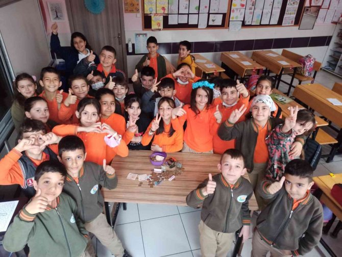 Bir yıl boyunca harçlıklarını biriktirdiler, yardım kampanyası düzenlediler
