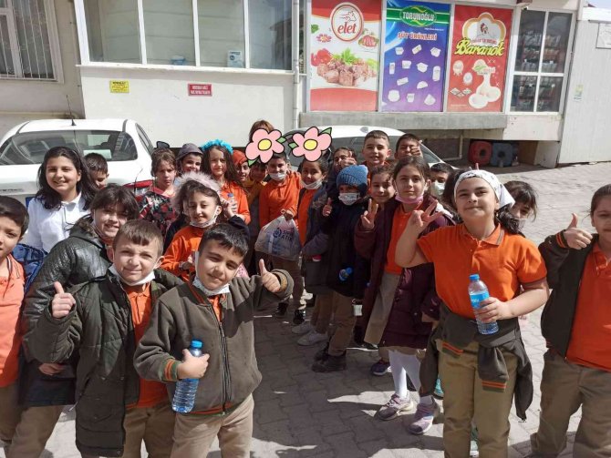 Bir yıl boyunca harçlıklarını biriktirdiler, yardım kampanyası düzenlediler