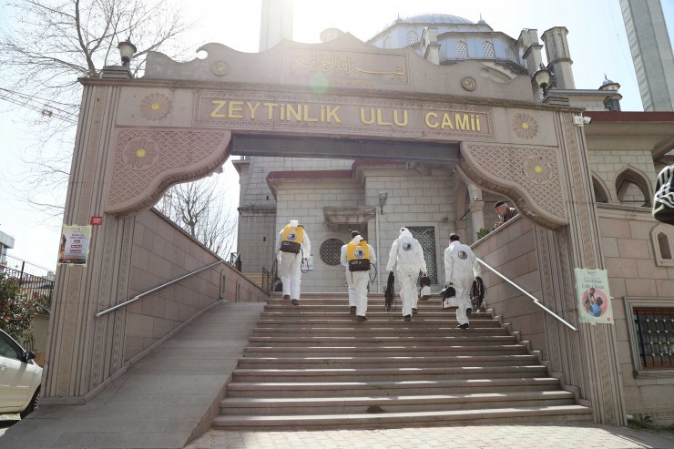 Camiler dezenfekte edildi