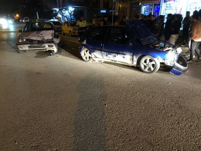 Çocuk sürücü yayaların arasına daldı: 4 yaralı