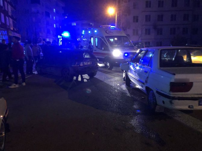 Çocuk sürücü yayaların arasına daldı: 4 yaralı