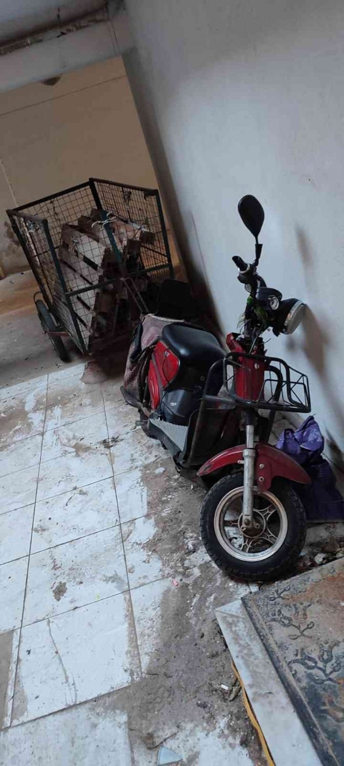 Elektrikli bisiklet hırsızları bekçilerden kaçamadı