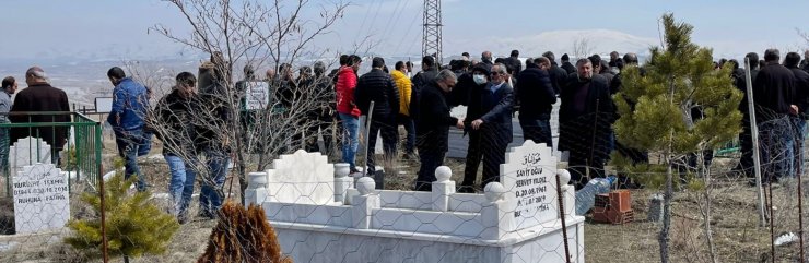 Eşini öldürüp ardından intihar etmişti; farklı yerlere defnedildiler