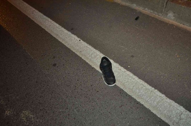 Motosikletin çarptığı yaya hayatını kaybetti, sürücü ağır yaralandı