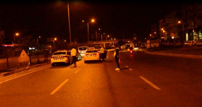 Motosikletin çarptığı yaya hayatını kaybetti, sürücü ağır yaralandı