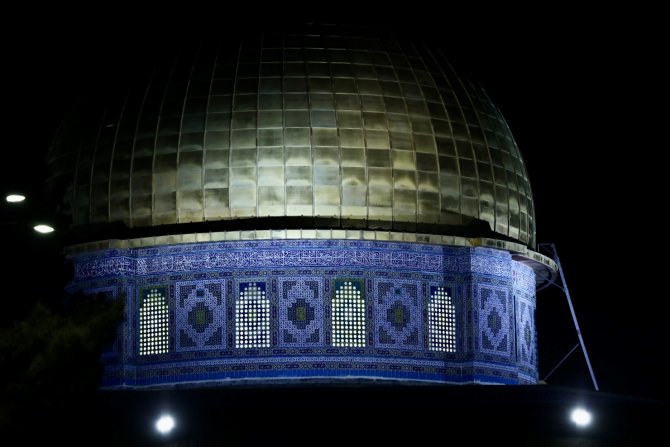 Mescid-i Aksa’da binlerce Müslüman ilk teravih namazını kıldı