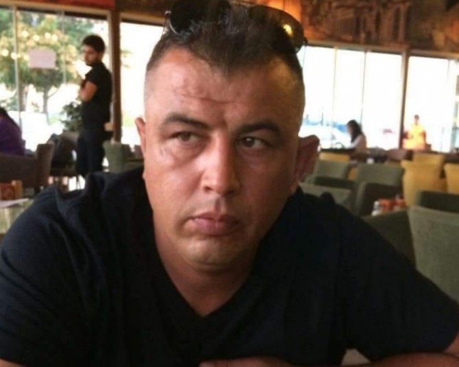 Talaş yüklü kamyon otomobilin üzerine devrildi: 1 ölü, 1 yaralı