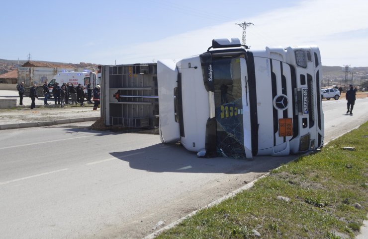 TIR, otomobilin üzerine devrildi: 1 ölü, 1 yaralı