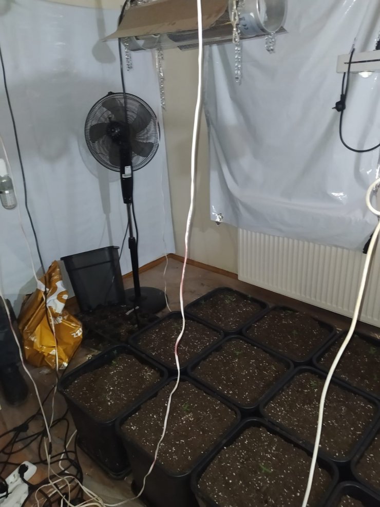 Uyuşturucu üretmek için eve düzenek kurmuş