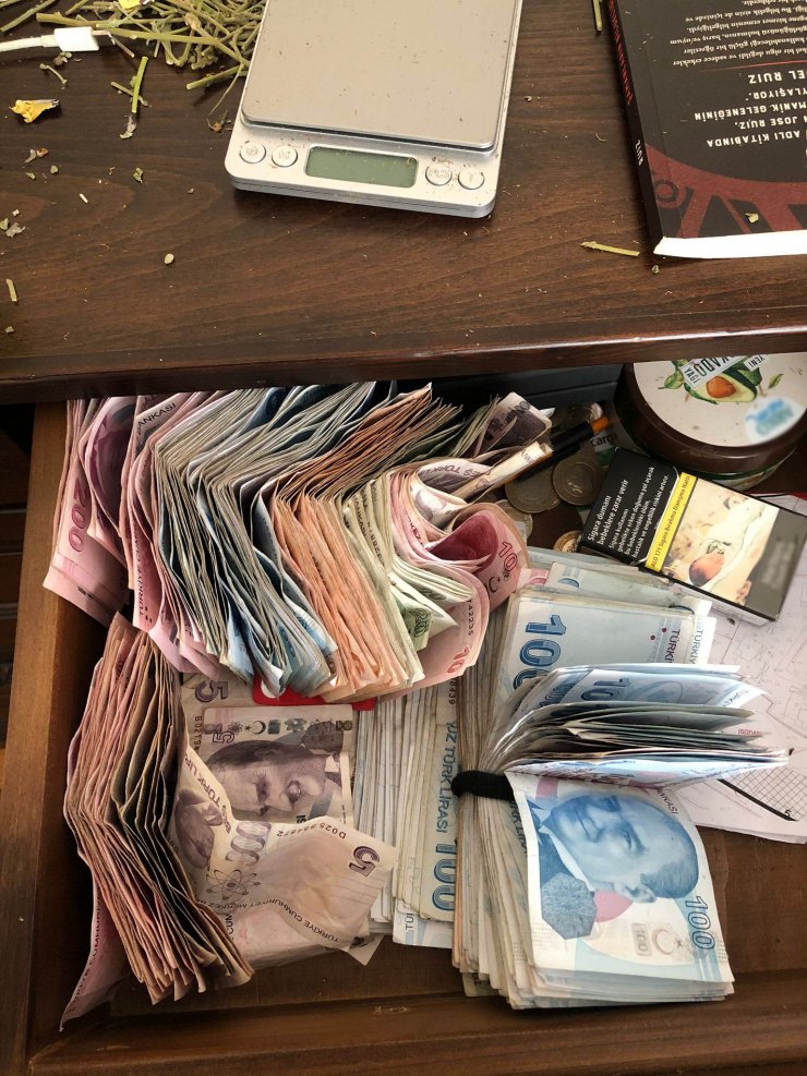 Uyuşturucu üretmek için eve düzenek kurmuş