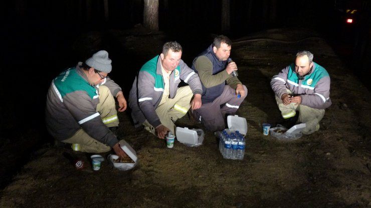 Yangına müdahale ederken ilk sahurlarını yaptılar