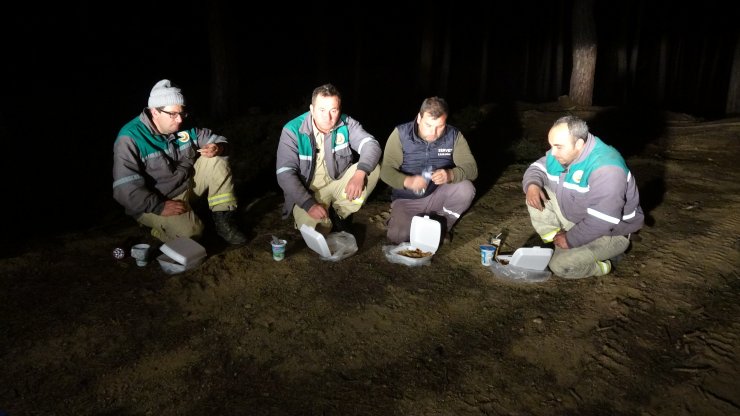 Yangına müdahale ederken ilk sahurlarını yaptılar