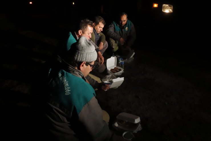 Yangına müdahale ederken ilk sahurlarını yaptılar