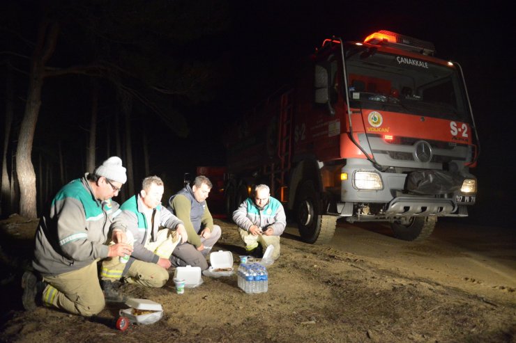 Yangına müdahale ederken ilk sahurlarını yaptılar