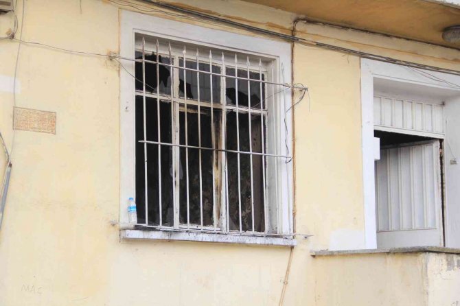 Yangında ev zarar gördü