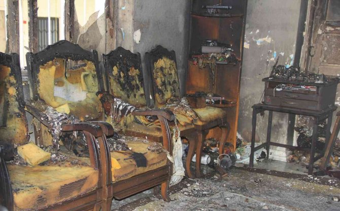 Yangında ev zarar gördü