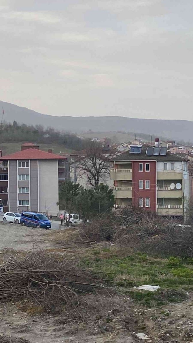 Yaşlı adam evinde ölü bulundu