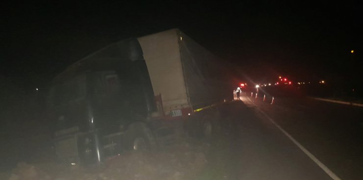 Yoluna karşısına geçmek isterken TIR'ın çarpmasıyla öldü