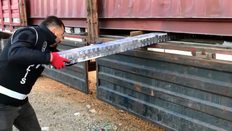 Adana'da 'kaçakçılık' operasyonu: 10 gözaltı