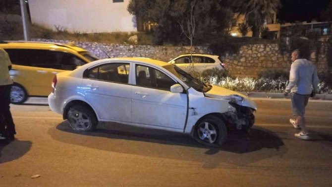 Aydınlatma direğini devirerek durabildi