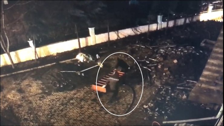 Camiden inşaat malzemesi çaldı, 46 saatlik görüntü taramasıyla yakalandı