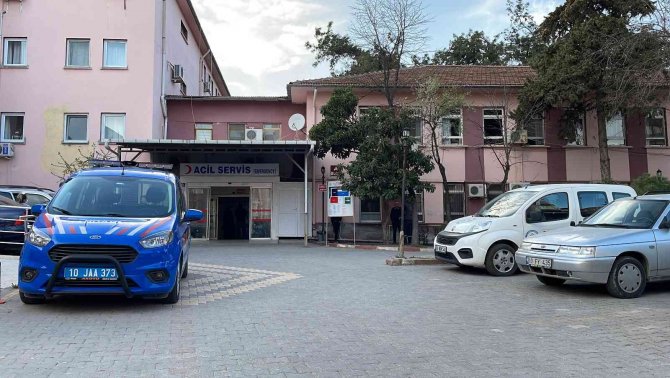 Dehşete düşüren olay, anne ile oğlu ölü bulundu, baba ile kızı yaralı