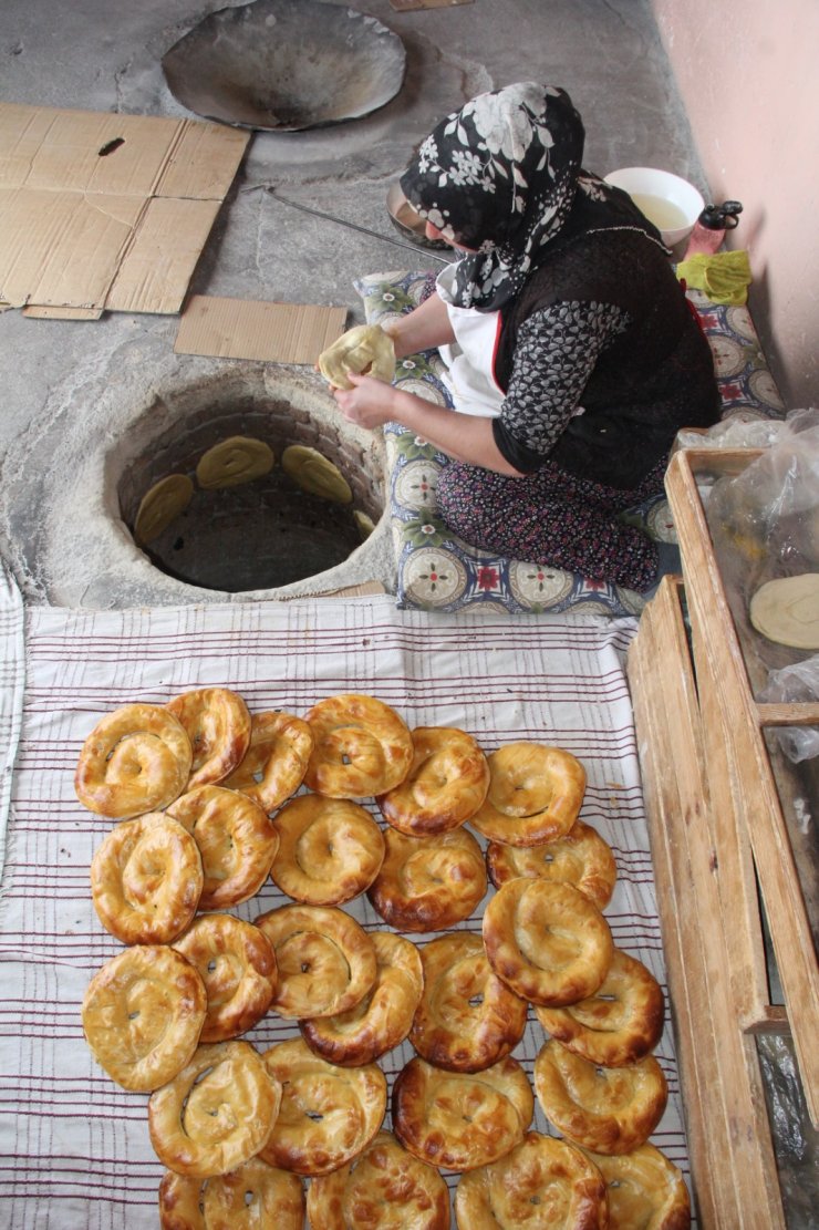 Erzincan'da 'tok tutan' tandır ketesi, sahur sofralarının vazgeçilmezi